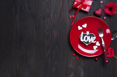 Sevgililer Günü için romantik masa hazırlığı
