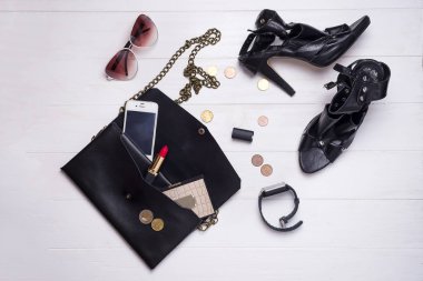 Modern güzel kadın dizi Moda Aksesuar ve kozmetik.