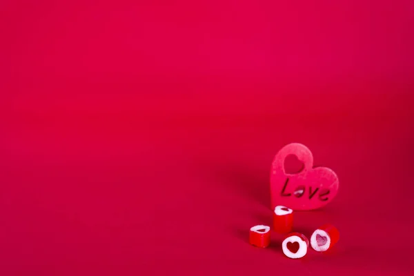Röda hjärtformade godis — Stockfoto