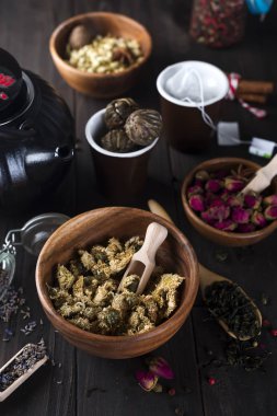 Bitkisel doğal çiçek çay infüzyon kuru çiçekler malzemelerle