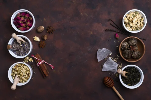 Diferentes hierbas para hacer té saludable —  Fotos de Stock