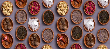 Ahşap kase farklı kuru çay ayarla