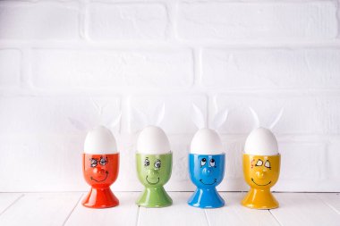 Paskalya yumurtaları sahipleri tavşan kulaklı