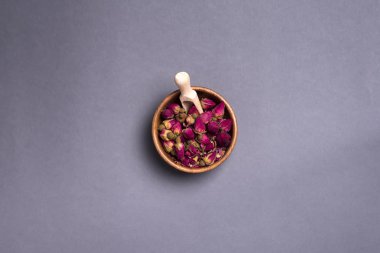 Gül yaprakları kuru: çay, alternatif tıp, pot pourri için.