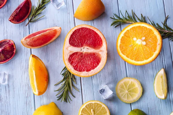 Ingredienser för sommaren har orange frysta läskedryck — Stockfoto