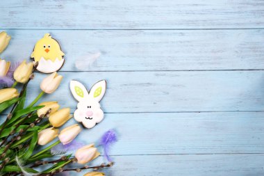Çerçeve tatlılar için Paskalya kutlamak. Paskalya tavşanı, tavuk ve Lale şeklinde gingerbread
