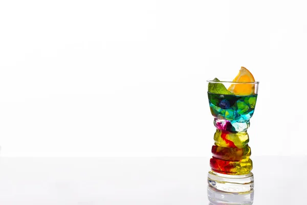 Kleurrijke Cocktails Gegarneerd Met Citrus Alcoholische Dranken Cocktail Elegante Glazen — Stockfoto