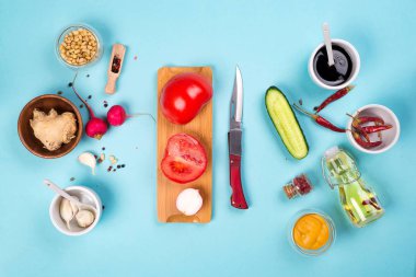 Turşu zencefil ve kimchi turp üzerinden hazırlanması için malzemeler