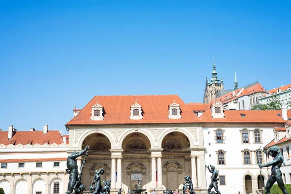 Prague, Czech Republic - 17.07.2018. Bronze statues in Wallenstein Garden before historical facade of building Valdstejnska zahrada in Prague city, Czech Republic. — Stock Photo, Image