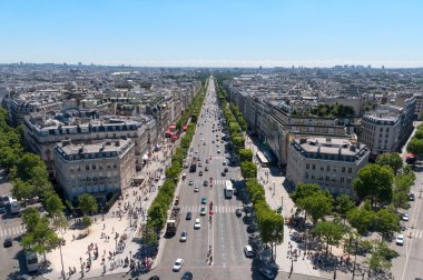 Arc de Triomphe üstüne Paris'ten Gösterim