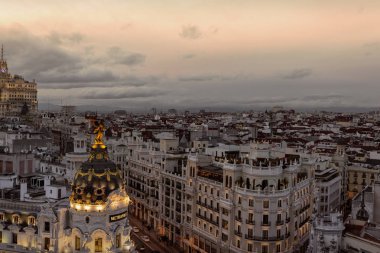 Madrid, İspanya, Cityscape görüntü günbatımı sırasında. 