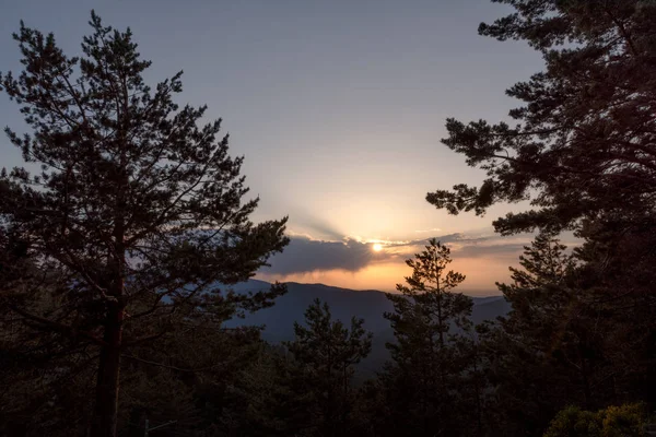 Beautiful sunrise in the morning clear sky with rays and mountai — Stock Photo, Image