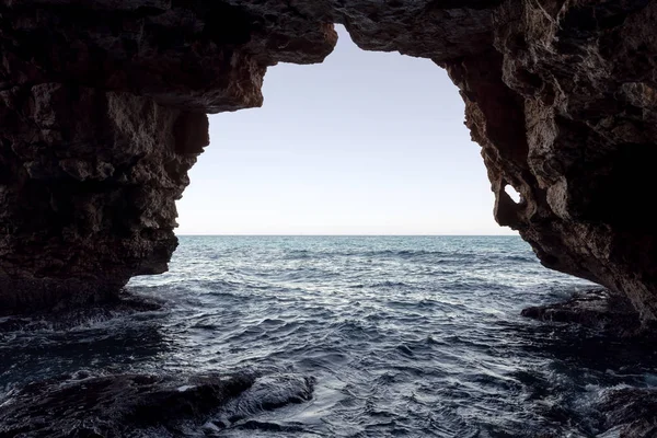 Valencia Moraig Cove kemerlerin mağara. İspanya.