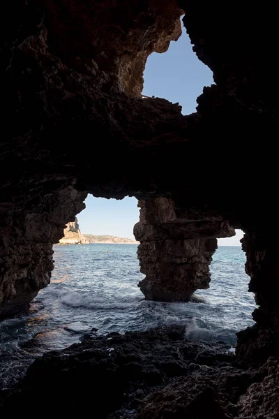 Valencia Moraig Cove kemerlerin mağara. İspanya.