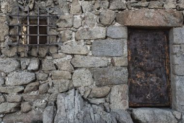 Duvar eski ve Ortaçağ Kalesi ön kapıdan