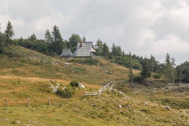 Dağlarda eski ahşap evler