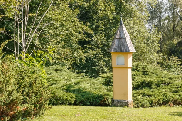 Primer plano de la torre única de piedra — Foto de Stock