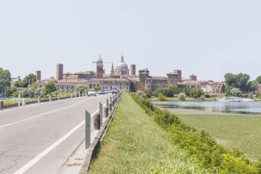 Kırsal eski taş cityscape yol ile