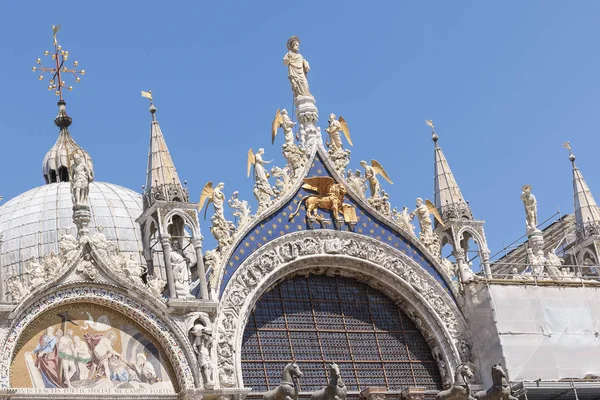 An old italian city cathedral — Stock Photo, Image