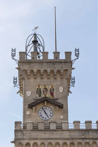 Rurale vecchio castello in pietra con torre — Foto Stock