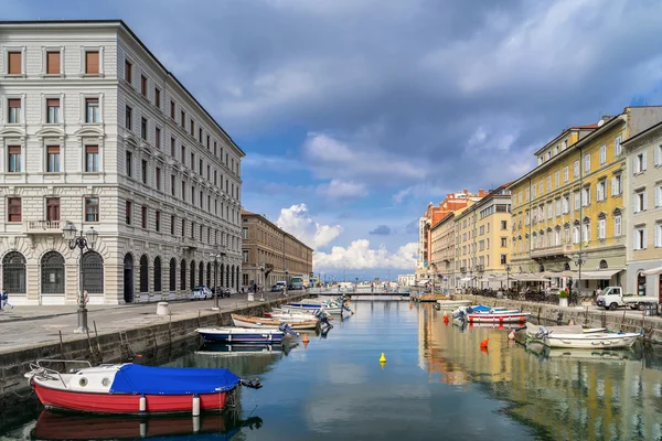 O Grande Canal em Trieste Itália — Fotografia de Stock