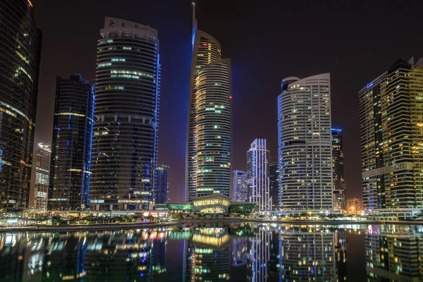 Lago Almas em Jumeirah Lagos em Dubai Imagem De Stock