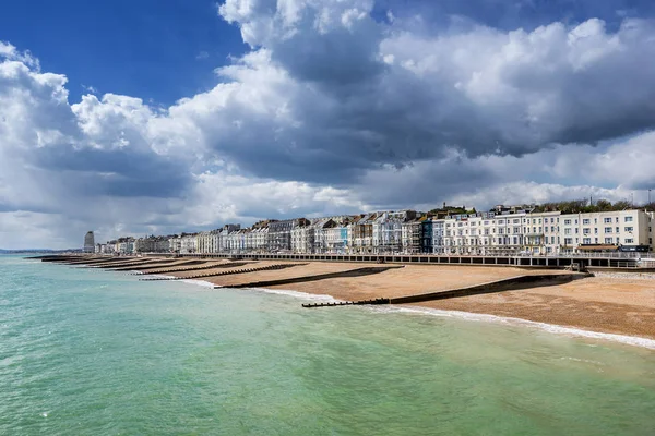 Hastings beach and the Grand Parade — Stock Photo, Image