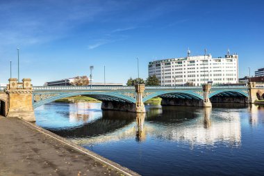 Şehrin Nottingham Trent Köprüsü 