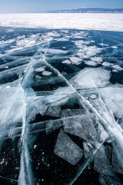 Transparentes Dunkles Eis Auf Dem Baikalsee Mit Gefrorenen Eisstücken Und — Stockfoto