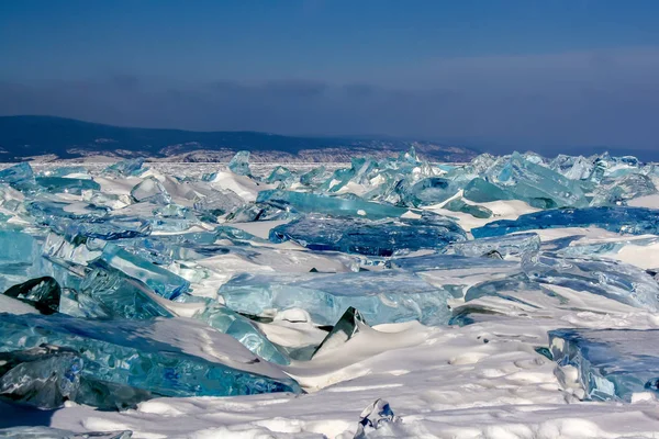 Grandes Solavancos Gelo Gelo Transparente Lago Baikal Gelo Verde Azul — Fotografia de Stock