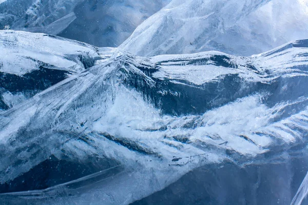 Interesting Cracks Thick Ice Lake Similar Mountain Ranges Thick Blue — Stock Photo, Image