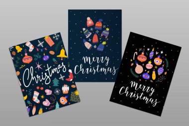 Karalama çizimleri ve el yazması harflerle basılabilir noel tasarımı şablonları koleksiyonu. Fırça kalem kalibreli mutlu noel dekoratif afişleri.