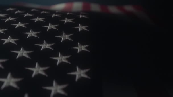 Flaga Usa Machająca Ciemnym Środowisku Atmosferycznym Zwolnionym Tempie Nieskończona Pętla — Wideo stockowe