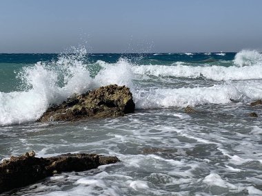 Mısır 'daki kızıl denize su sıçrıyor