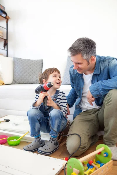 Father and son assembling furniture — Stock Photo, Image