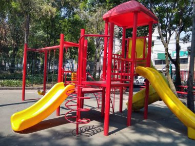 Parklar, halka açık alanlar, çocuklar için oyunlar