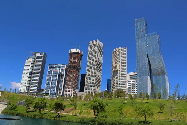 Mexico City 'nin batısındaki Parque la Mexicana' da tüm seyirciler için yer var. Burası şehirde daha fazla yeşil nokta olması için tasarlandı.
