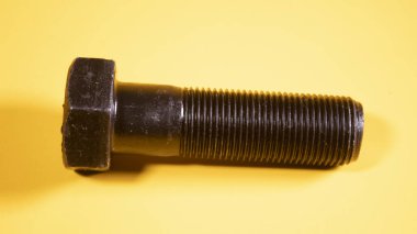El tornillo con cabeza altıgen grado 5 permite aplicar grandes momentos de apriete