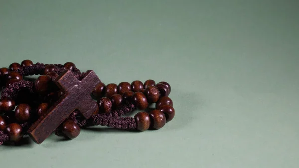 Ροζάριο Για Προσευχή Χέρια Κρατώντας Ένα Κομπολόι Θρησκεία Πίστη — Φωτογραφία Αρχείου