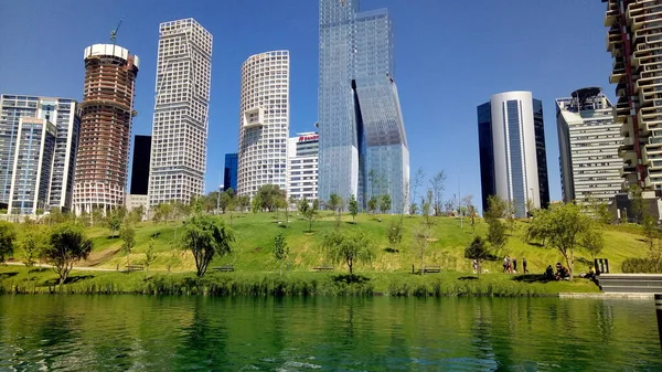 Mexico City 'nin batısındaki Parque la Mexicana' da tüm seyirciler için yer var. Burası şehirde daha fazla yeşil nokta olması için tasarlandı.
