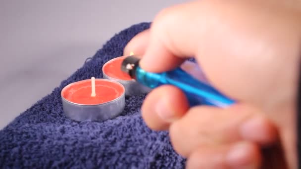 Ręczne Zapalanie Świec Ręczniku — Wideo stockowe