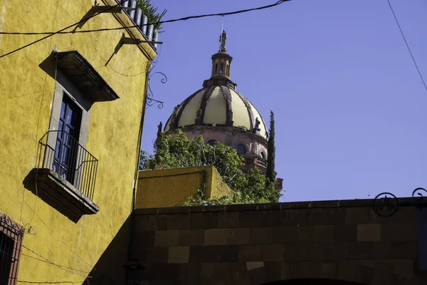 Ulice Fasady San Miguel Allende Guanajuato Meksyk Miasto Epoki Kolonialnej — Zdjęcie stockowe