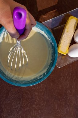 Krep, krep, krep, krep veya sıcak kek (sırasıyla İngiliz gözleme ve sıcak kekinin sonuncusu), temel kütlesi genellikle süt, tereyağı, yumurta, un, maya, şeker, tuz ve isteğe bağlı olarak tercihli olarak bulunan düz, yuvarlak ve tuzlu veya tatlı bir ekmektir.