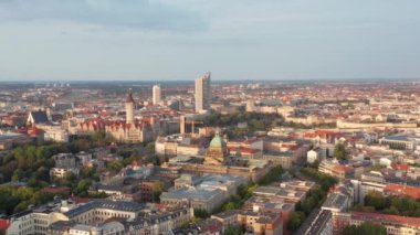 Açık bir yaz gününde, doğu Almanya 'da Leipzig' in kalbinin hava panoramik görüntüsü.