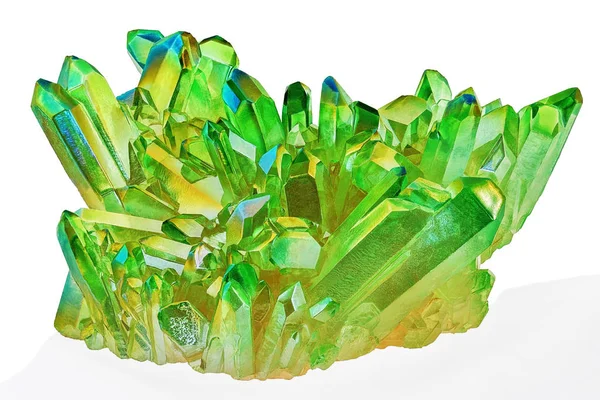 Zeldzame glanzende groene Quartz Crystal Aura Titanium cluster op witte achtergrond — Stockfoto