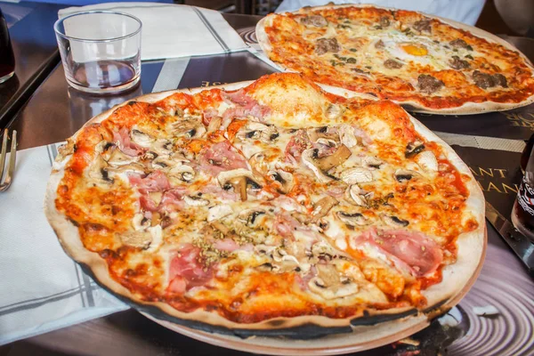 Pizza geleneksel olarak 