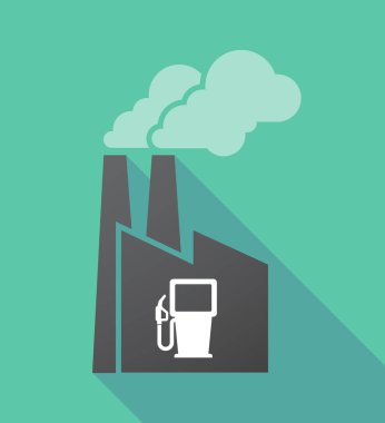 Bir benzin istasyonu ile uzun gölge fabrika