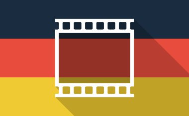 Uzun bir fotoğrafik 35mm film şeridi ile gölge Almanya bayrağı