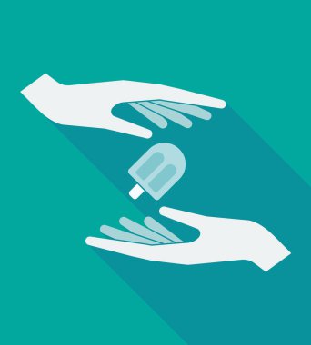 Uzun gölge eller bir dondurma ile