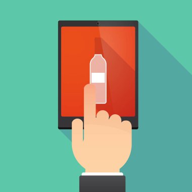 Uzun gölge tablet Pc ile bir şişe şarap
